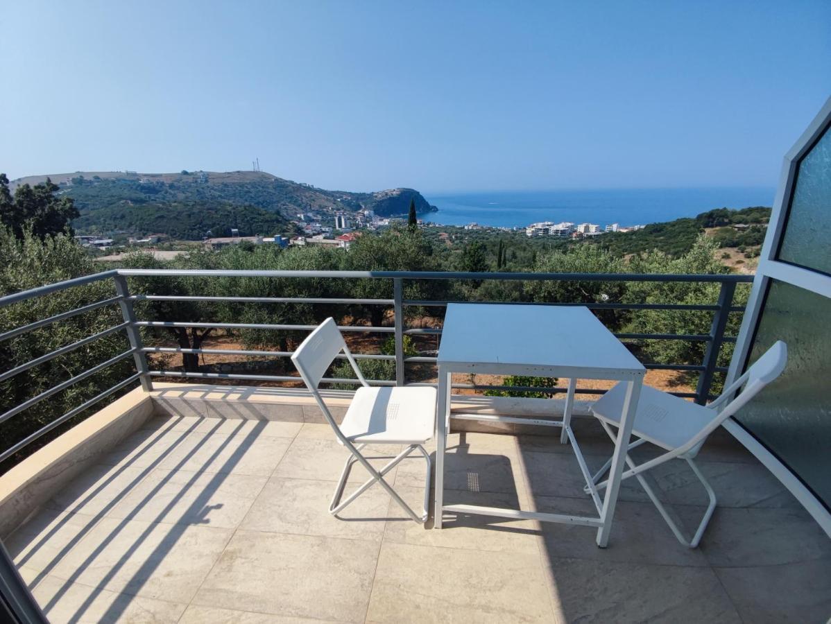 Penelope & Michael * Himare